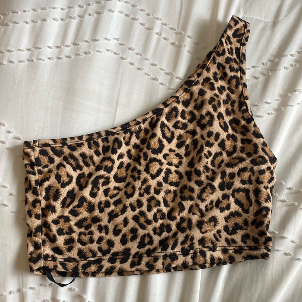 One shoulder cheetah print crop top size small